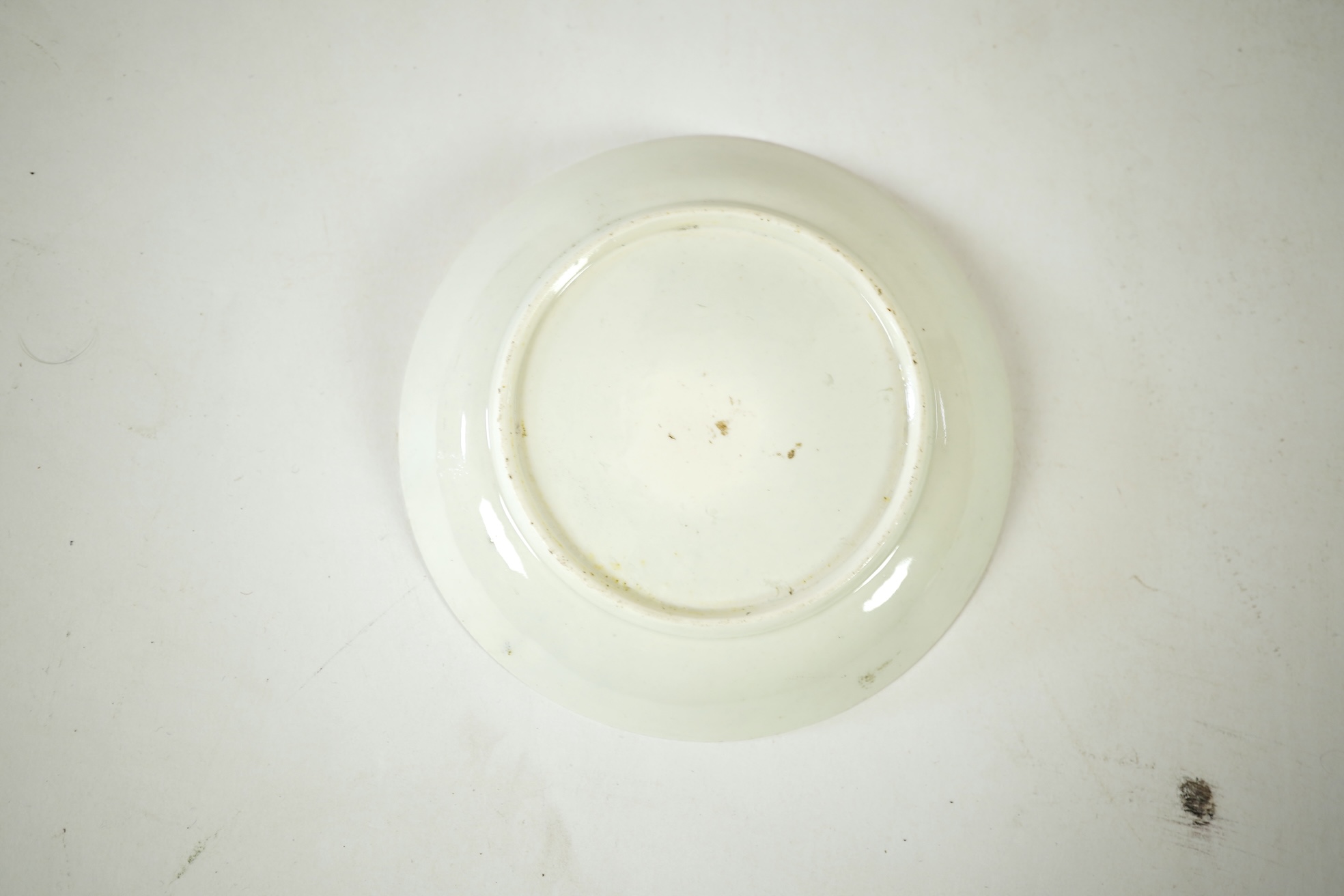 A Worcester Old Worcester Parrot pattern tea bowl and saucer, c.1765-68, saucer 11.5cm in diameter